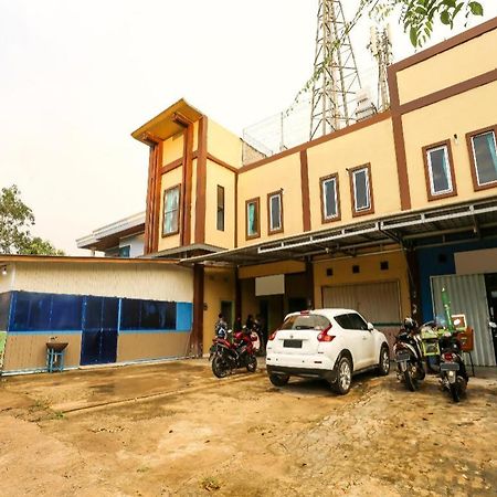 OYO 90825 Hotel Lizha 2 Samarinda Esterno foto