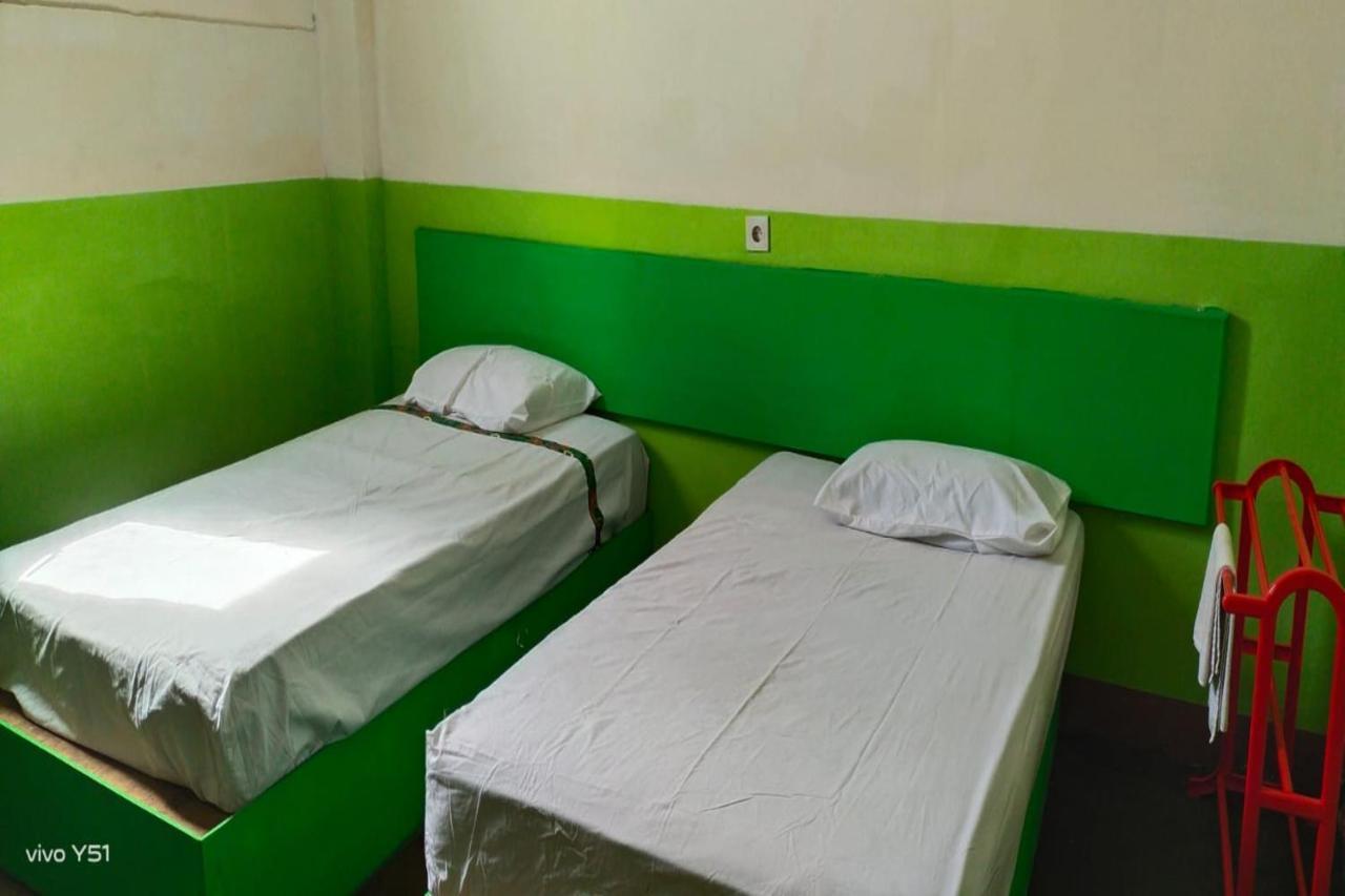 OYO 90825 Hotel Lizha 2 Samarinda Esterno foto