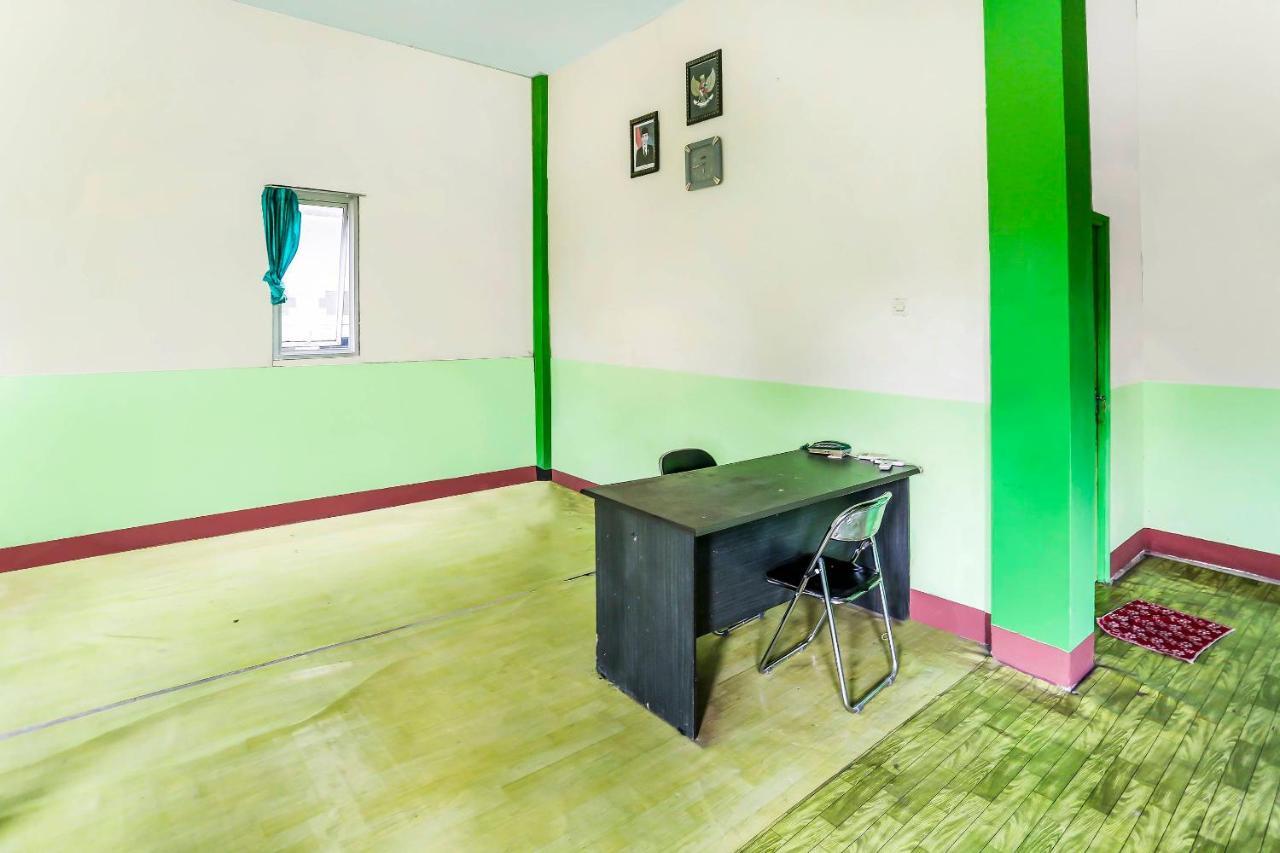 OYO 90825 Hotel Lizha 2 Samarinda Esterno foto