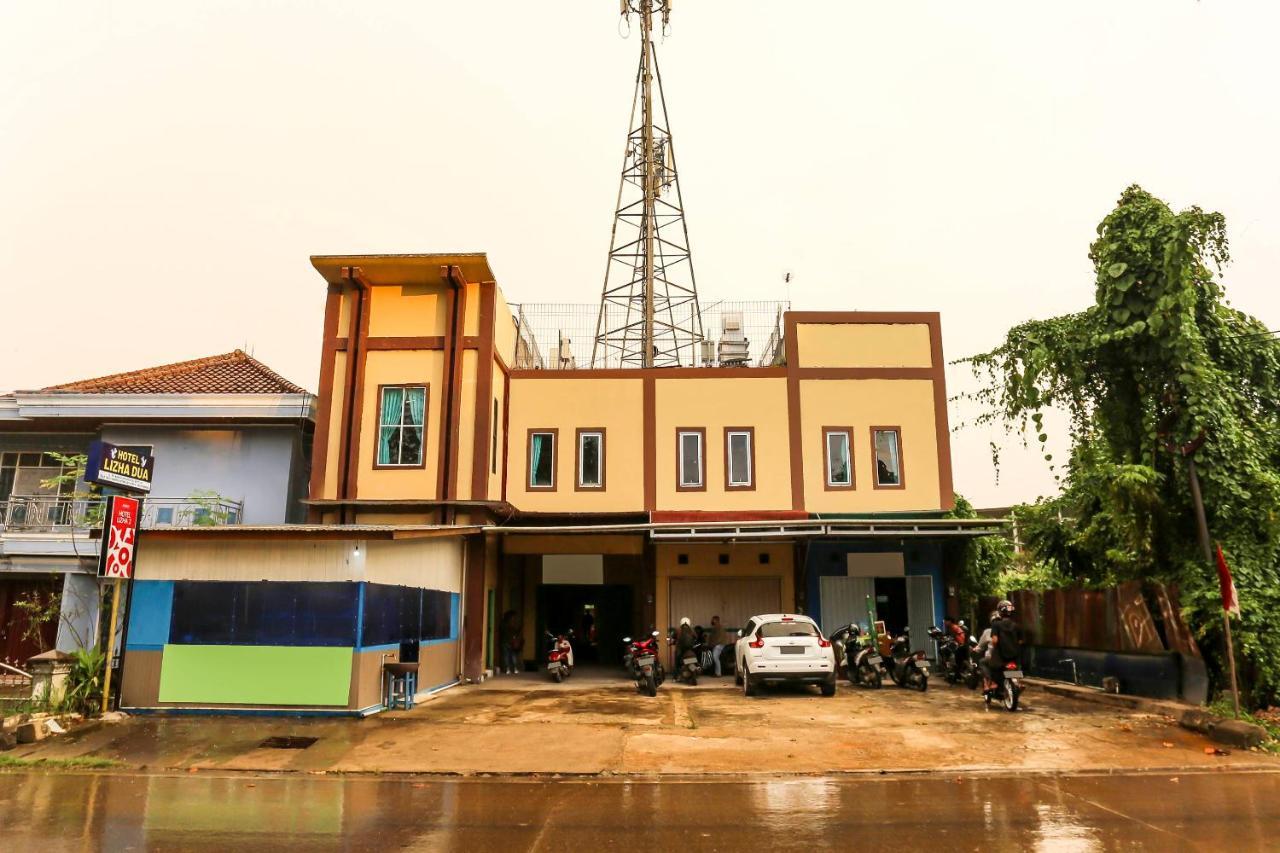 OYO 90825 Hotel Lizha 2 Samarinda Esterno foto
