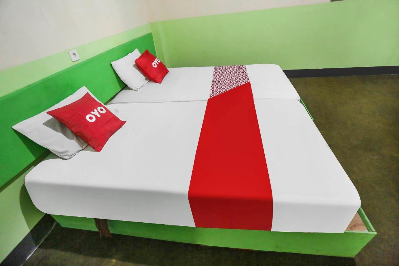 OYO 90825 Hotel Lizha 2 Samarinda Esterno foto