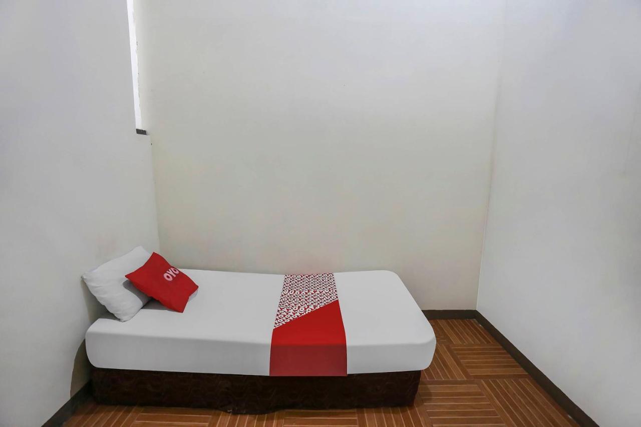 OYO 90825 Hotel Lizha 2 Samarinda Esterno foto