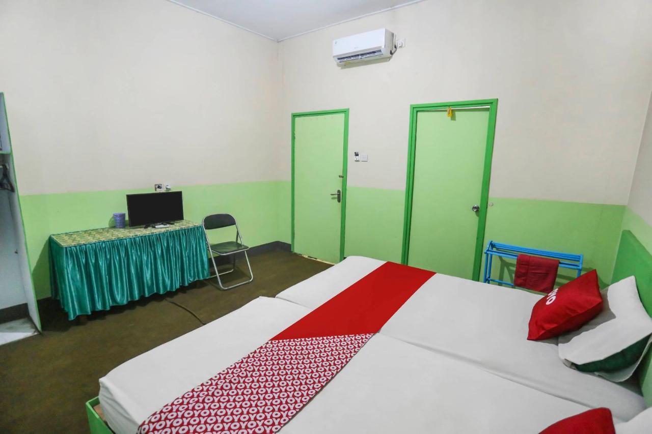OYO 90825 Hotel Lizha 2 Samarinda Esterno foto
