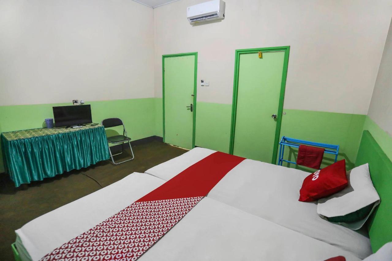 OYO 90825 Hotel Lizha 2 Samarinda Esterno foto