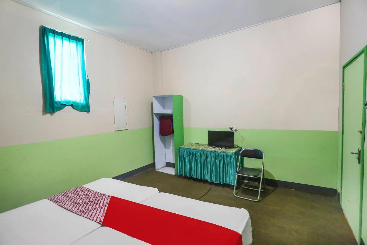 OYO 90825 Hotel Lizha 2 Samarinda Esterno foto