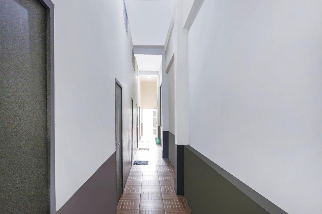 OYO 90825 Hotel Lizha 2 Samarinda Esterno foto