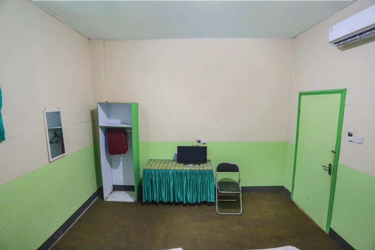 OYO 90825 Hotel Lizha 2 Samarinda Esterno foto