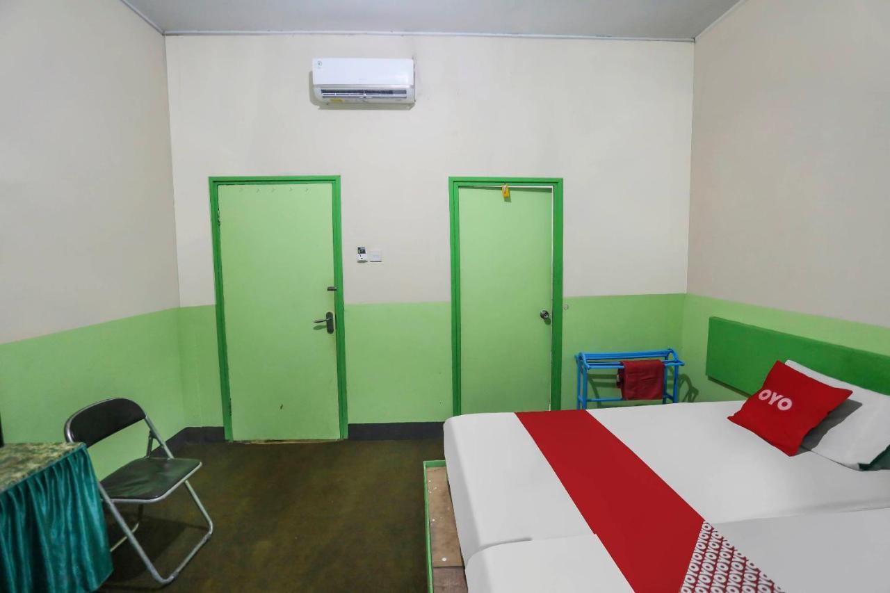 OYO 90825 Hotel Lizha 2 Samarinda Esterno foto