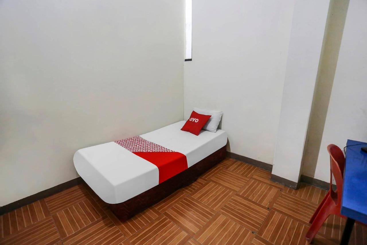 OYO 90825 Hotel Lizha 2 Samarinda Esterno foto