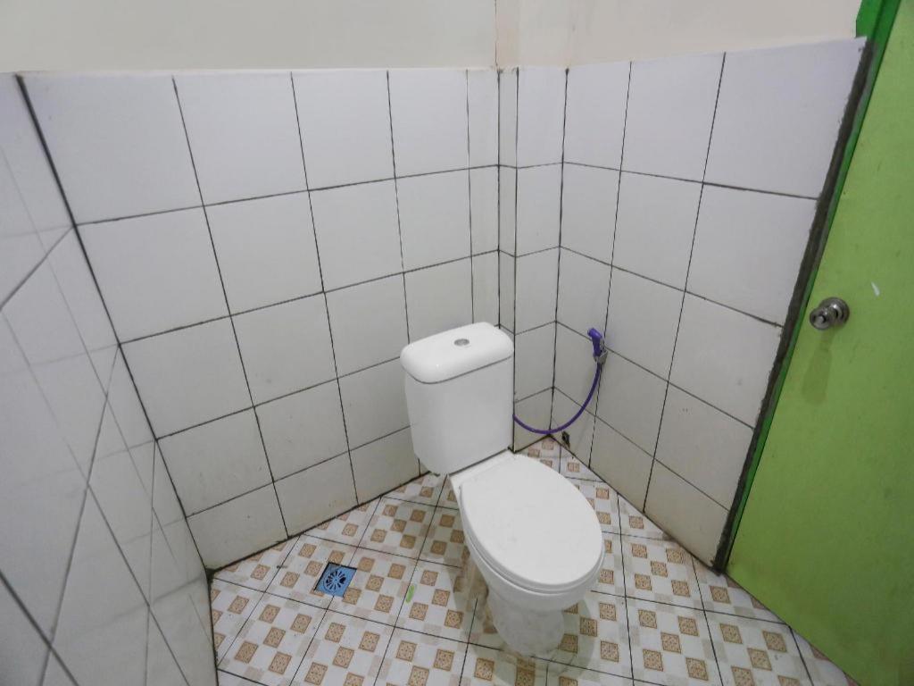 OYO 90825 Hotel Lizha 2 Samarinda Esterno foto