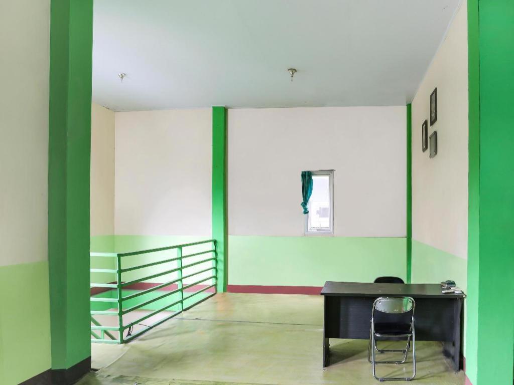 OYO 90825 Hotel Lizha 2 Samarinda Esterno foto